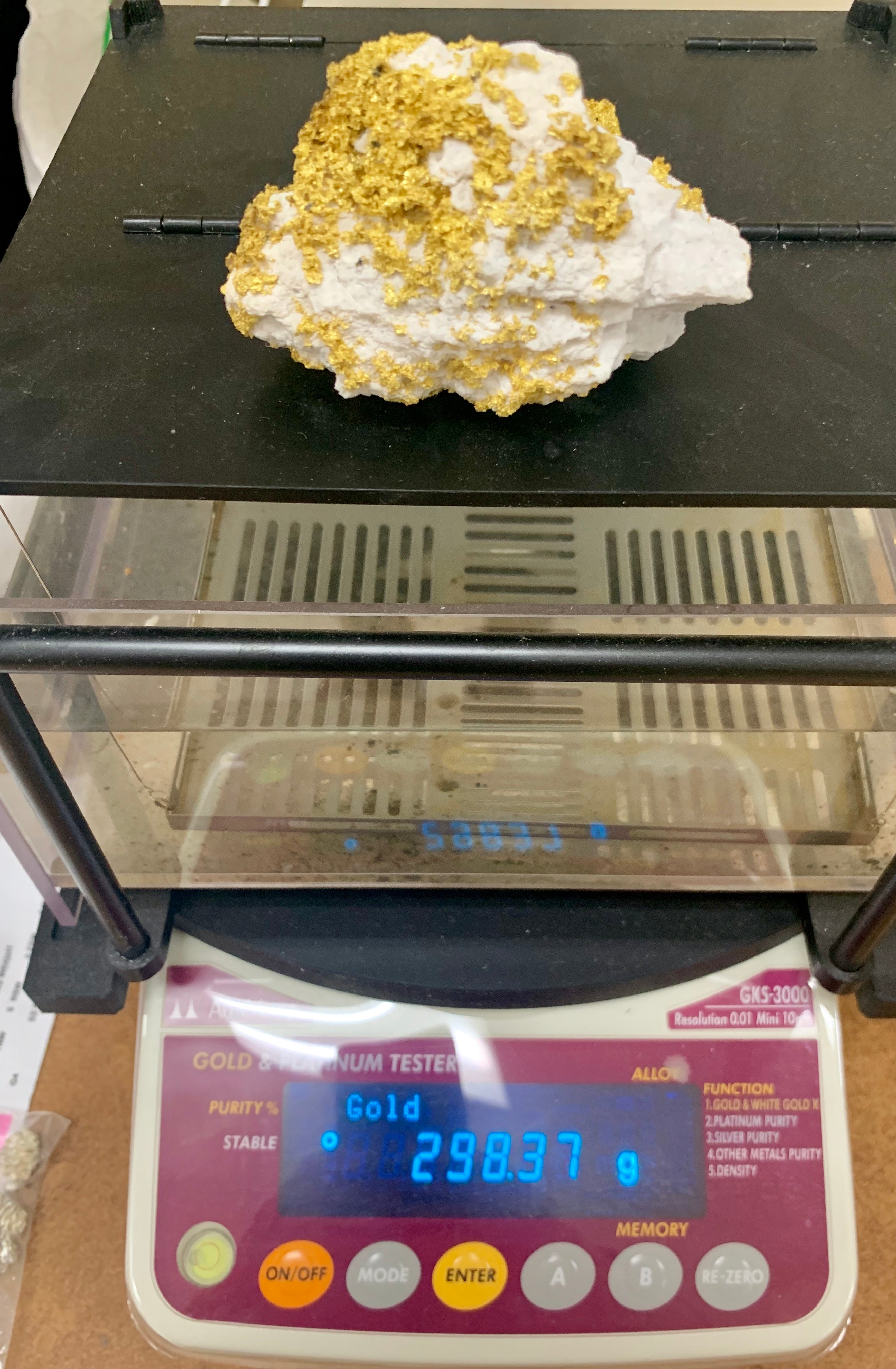 Large Gold Bearing Quartz Specimen Sierra Mining District California 298.37 Grams 9.59 OZ Genuine