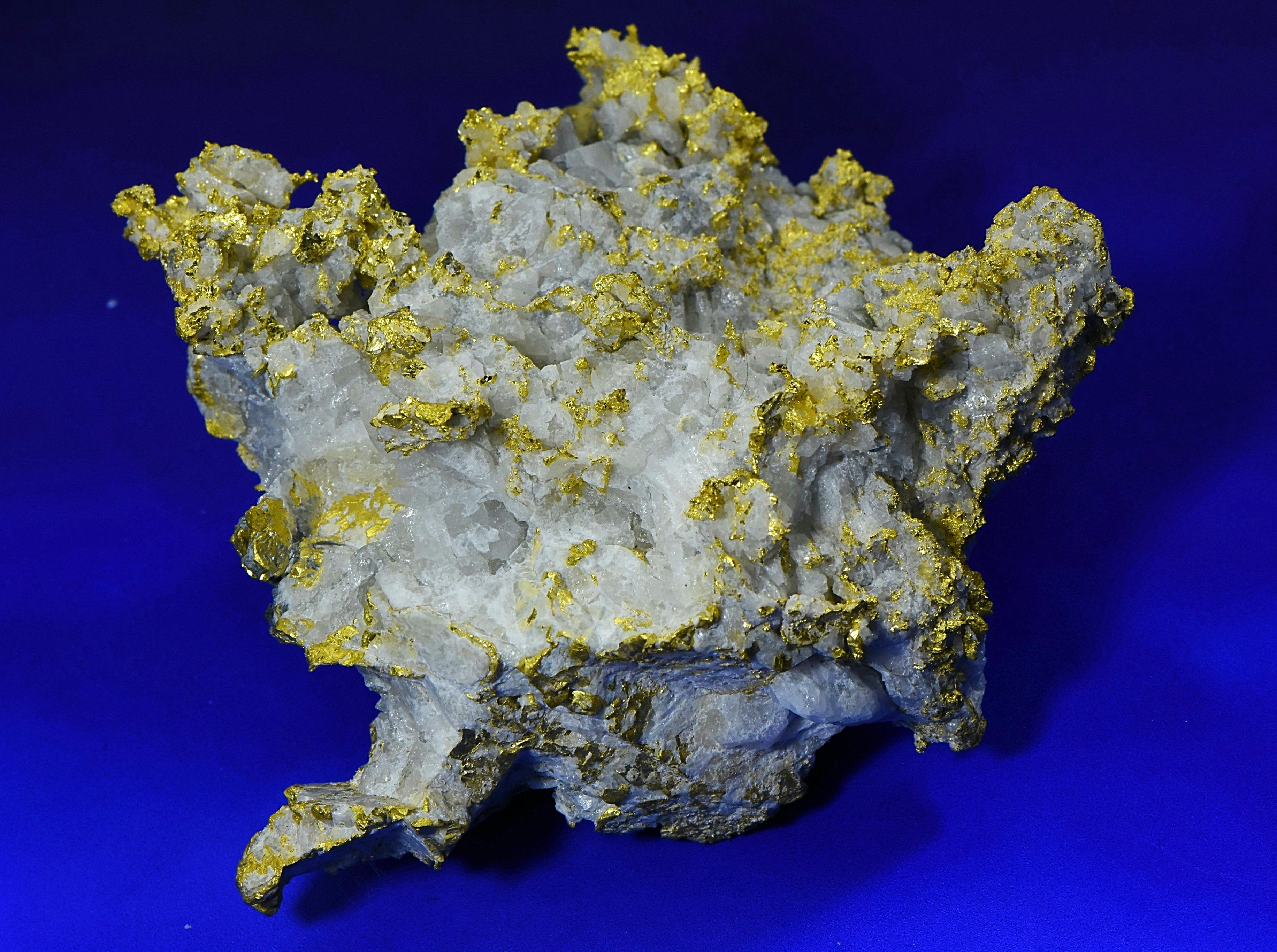 Large Gold Bearing Quartz Specimen Original 16-1 Mine California 696.42 Grams 22.379 OZ Genuine