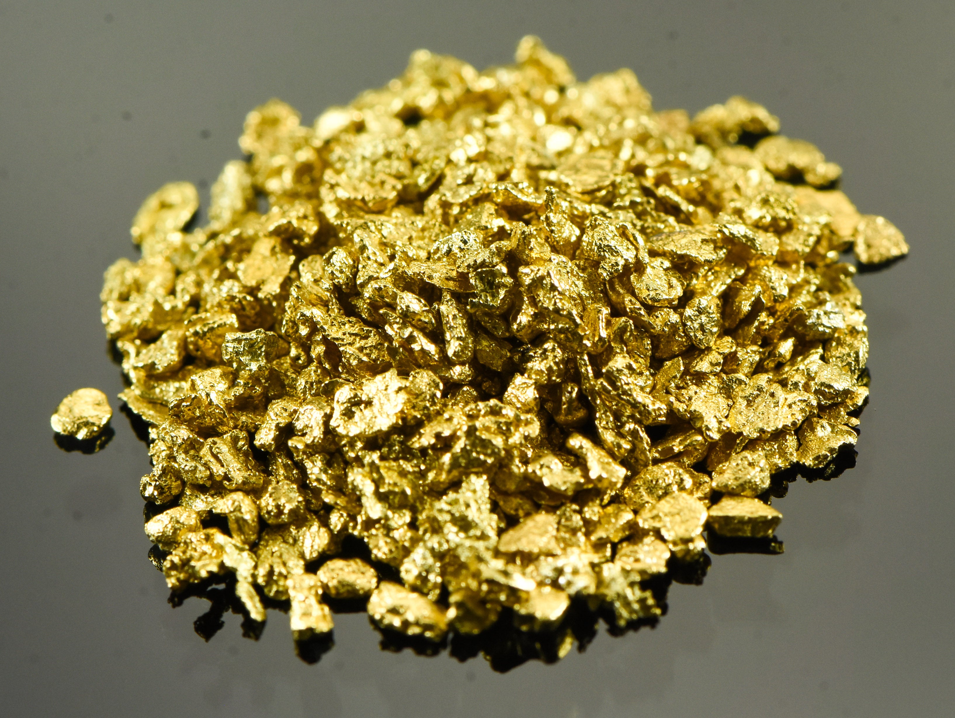 Alaskan Yukon Gold Rush Nuggets 14 Mesh 10 GRAMS OF CLEAN GOLD FLAKES