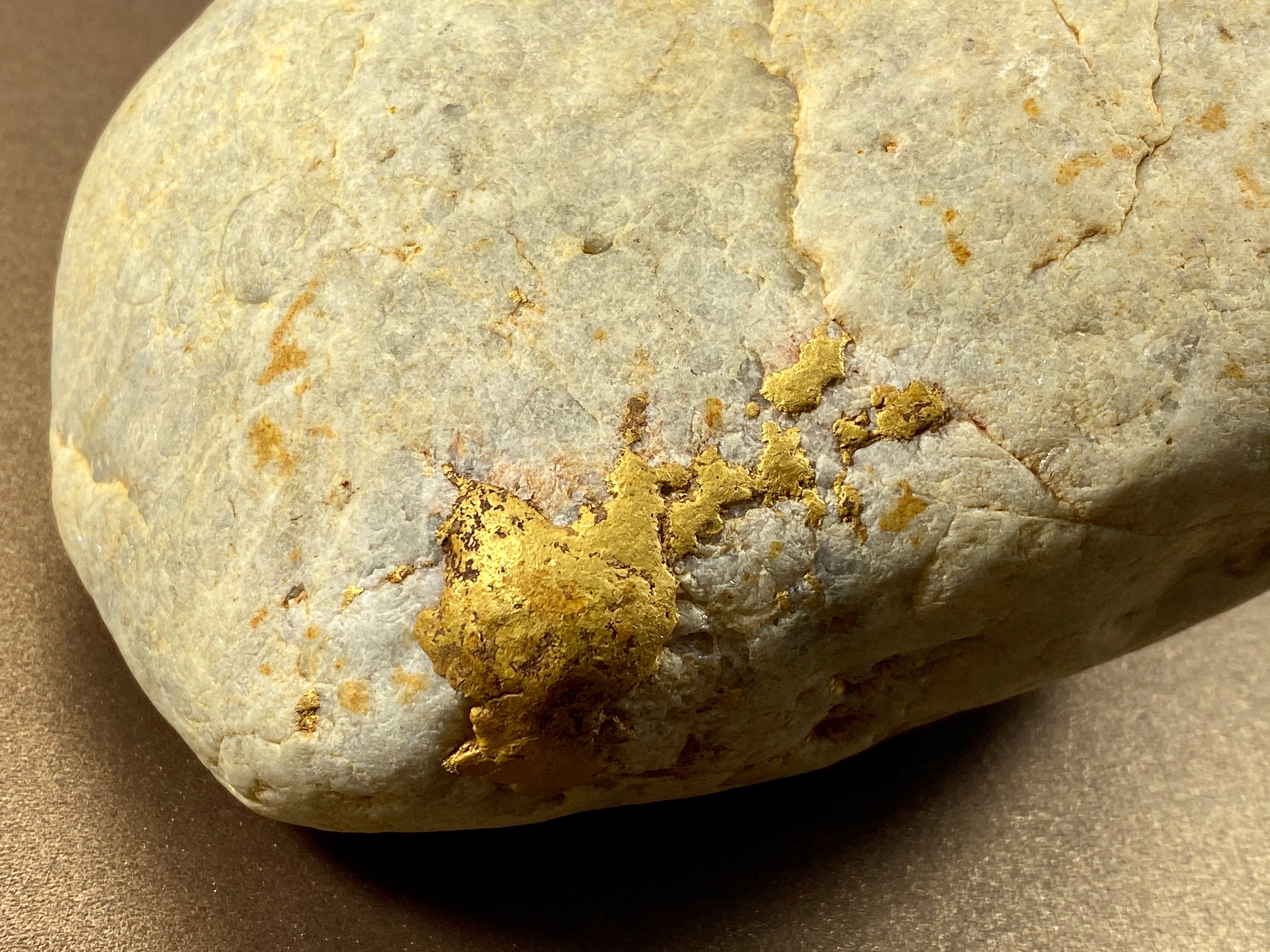 Large Gold Bearing Quartz Specimen Sierra Mining District California 2,674.74 Grams 86 OZ Genuine